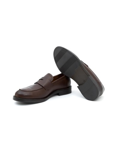 Mocasín de piel con antifaz color marrón