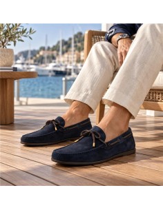 Mocasín de ante con cordón de piel color azul