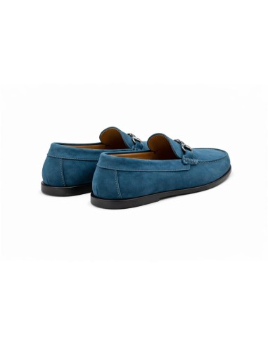 Mocasín de ante con aplique metálico color azul