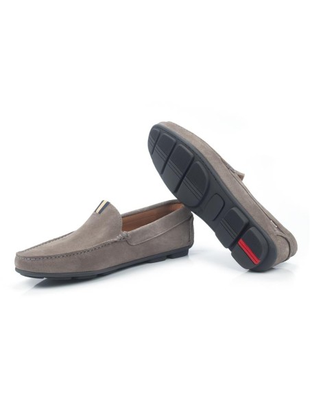 Mocasín de ante con costura en contraste color gris