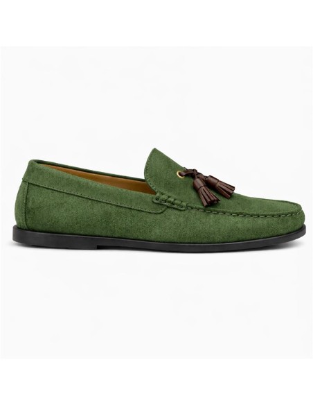 Mocasín de ante con borlas color verde
