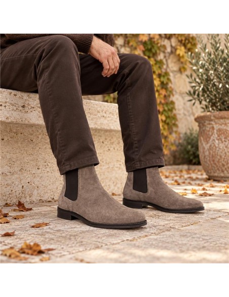 Botines Chelsea de ante con elástico lateral color beige