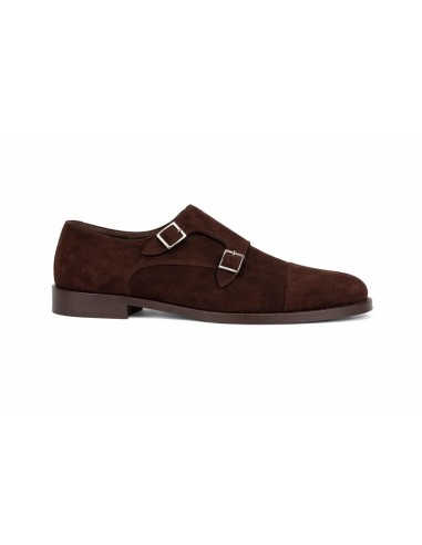Zapato con hebilla de ante con dos  hebillas color marrón