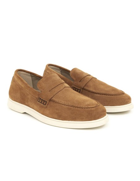 Mocasín de ante con costura color camel