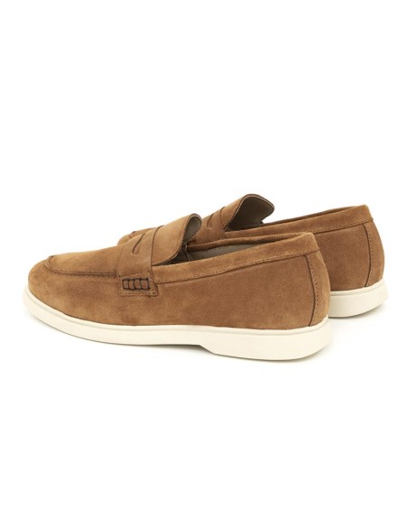 Mocasín de ante con costura color camel