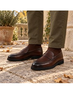 Mocasín de piel de piso antideslizante color cuero