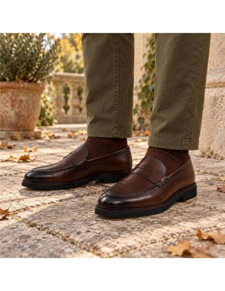Mocasín de piel de piso antideslizante color cuero