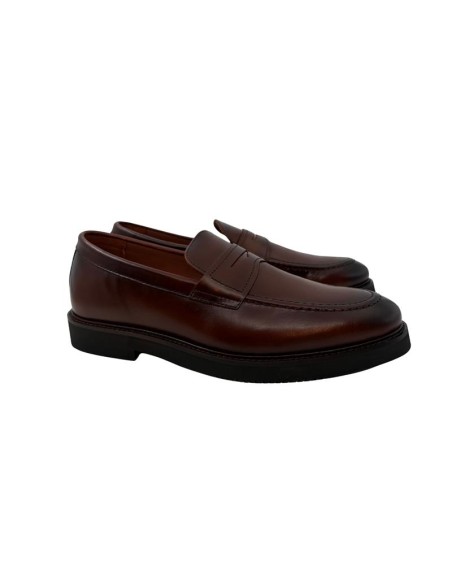 Mocasín de piel de piso antideslizante color cuero
