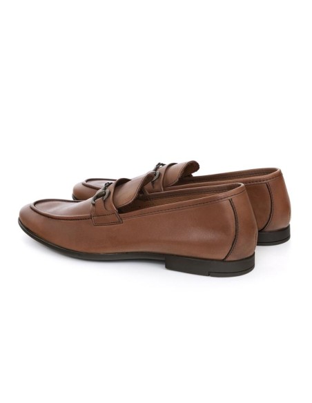 Mocasín de piel de piso antideslizante color cuero