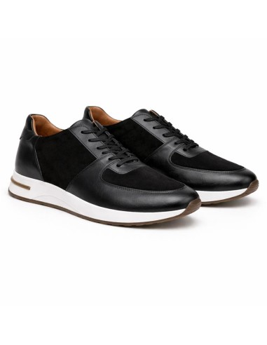 Deportivo de piel liso color negro
