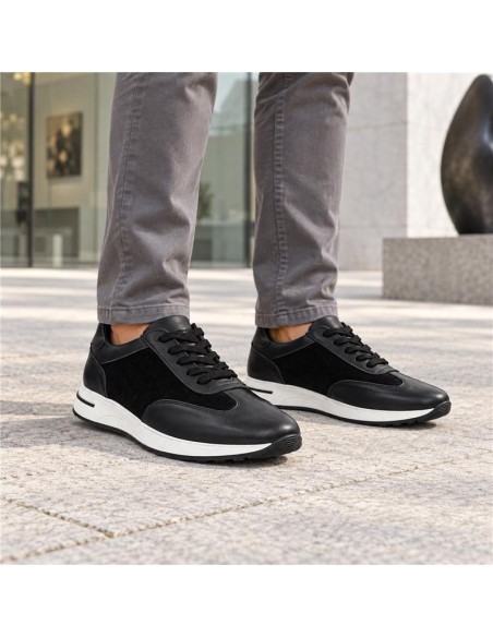 Deportivo de piel liso color negro
