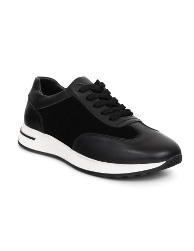 Deportivo de piel liso color negro