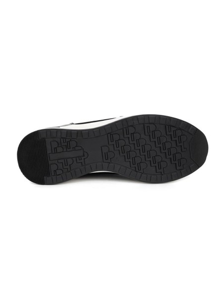 Deportivo de piel liso color negro
