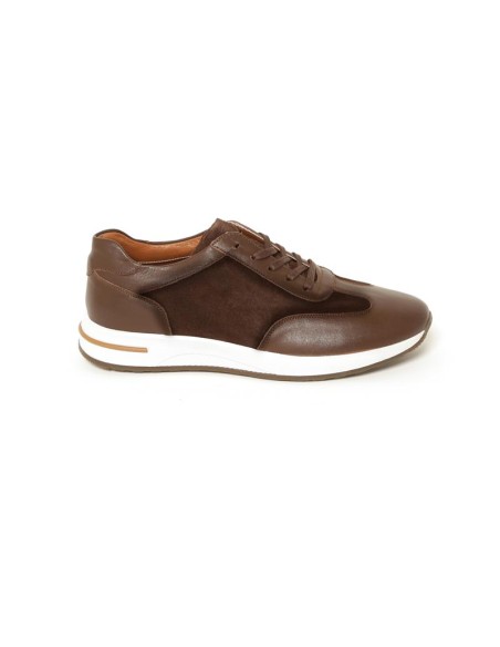 Deportivo de piel liso color marrón