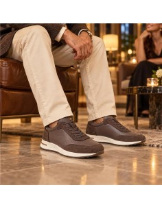 Deportivo de piel liso color marrón