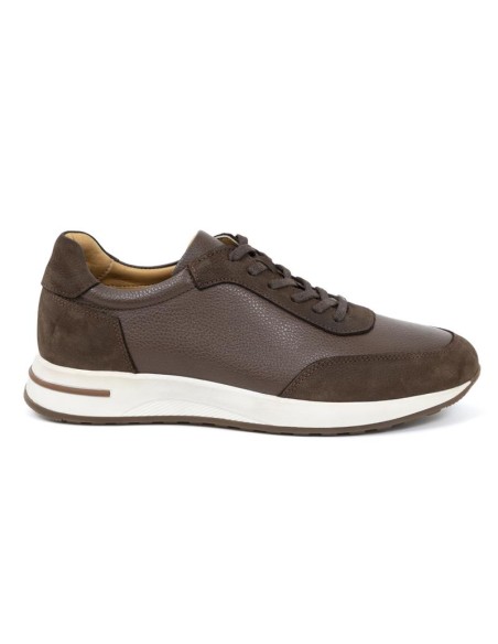 Deportivo de piel liso color marrón