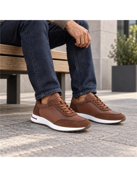Deportivo de piel liso color cuero
