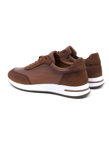 Deportivo de piel liso color cuero