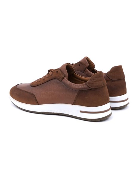 Deportivo de piel liso color cuero