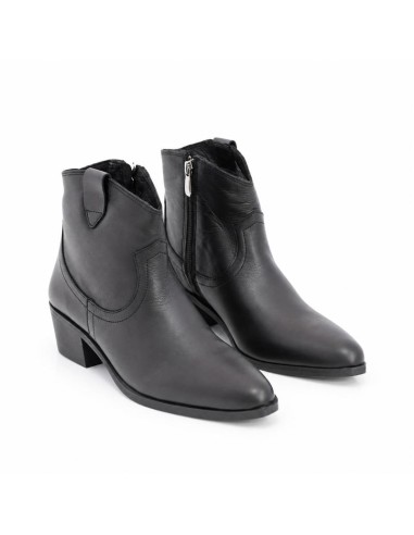 Black solid color women's boots