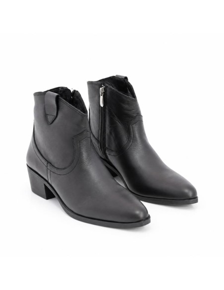 Black solid color women's boots