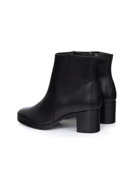 Botines de mujer de piel acabado a mano color negro