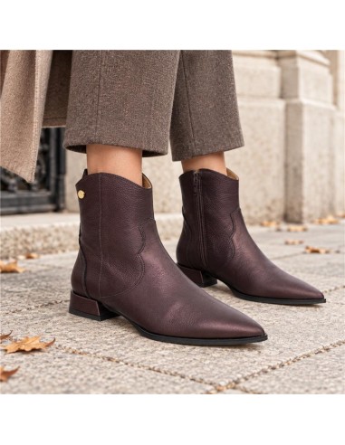 Brown solid color women's boots