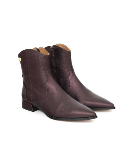 Brown solid color women's boots