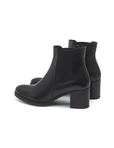 Botines de mujer de piel acabado a mano color negro
