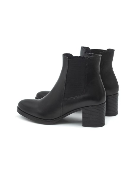 Botines de mujer de piel acabado a mano color negro