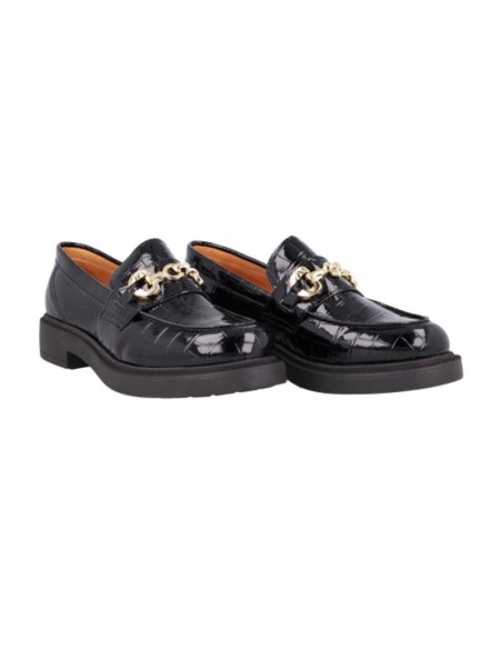 Mocasines de mujer de piel con aplique metálico color negro