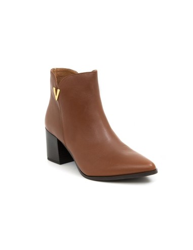 Brown solid color women's boots