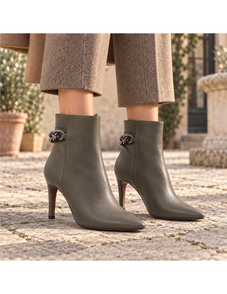Green solid color women's boots