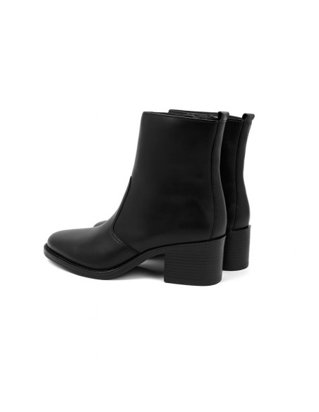 Botines de mujer de piel acabado a mano color negro