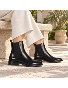 Botines Chelsea de piel con hebilla color negro