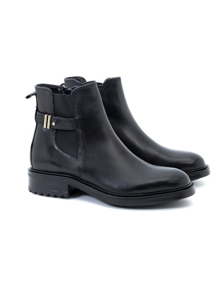 Botines de mujer de piel con aplique metálico color negro