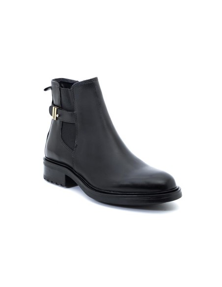 Botines de mujer de piel con aplique metálico color negro