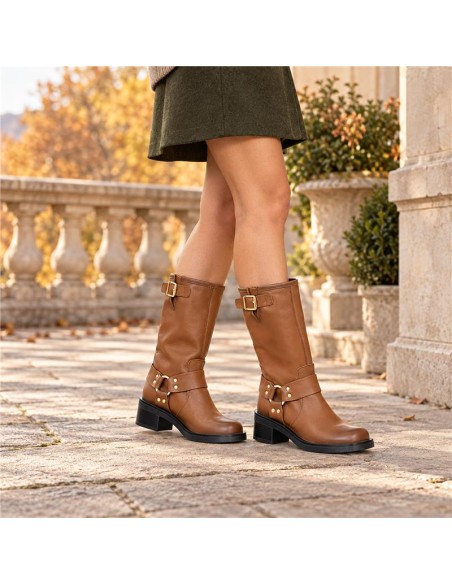Botas de mujer de piel con hebilla color cuero