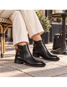 Botines Chelsea de piel con hebilla color negro