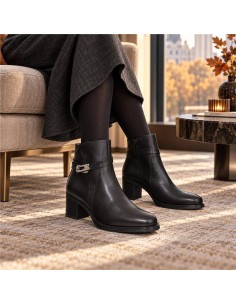 Botines de mujer de piel con aplique metálico color negro