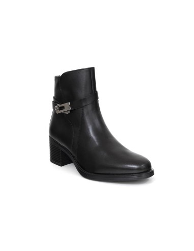 Botines de mujer de piel con aplique metálico color negro