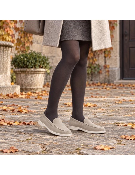 Mocasines de mujer de ante liso color beige