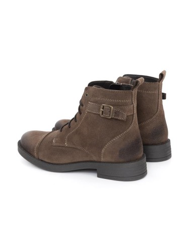 Botines de mujer de ante con hebilla color marrón
