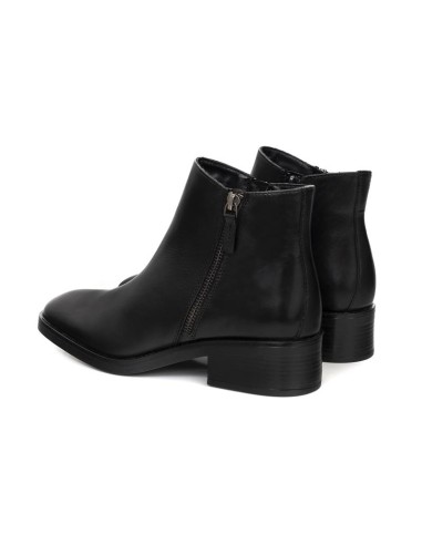 Botines de mujer de piel acabado a mano color negro