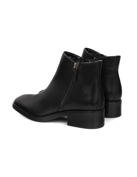 Botines de mujer de piel acabado a mano color negro
