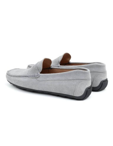 Mocasín de ante patrón grabado color gris