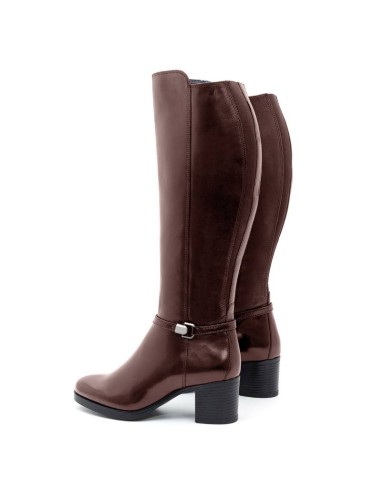 Botas de mujer de piel con aplique metálico color marrón