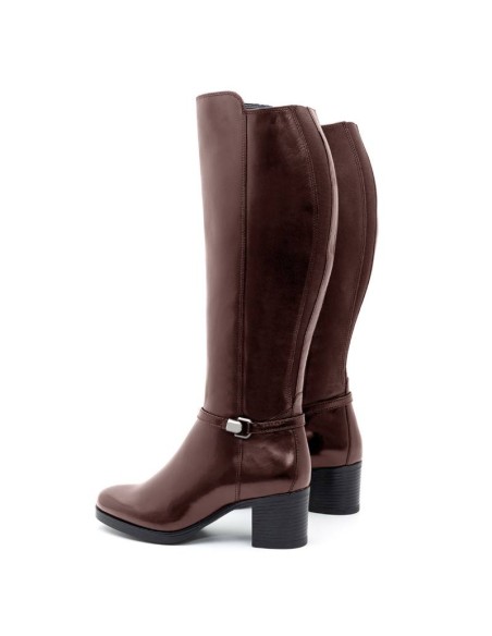 Botas de mujer de piel con aplique metálico color marrón