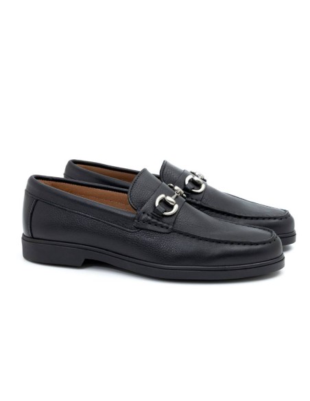 Mocasín de piel con aplique metálico color negro BITMAN-NEGRO