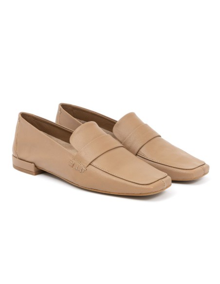 Beige leather women's mocassins